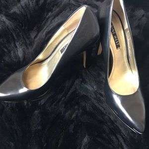 Nine West Black with gold rim Stiletto